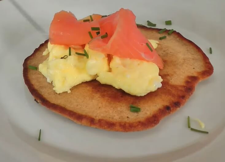 Blinis with Smoked Salmon and Scrambled Eggs Recipe